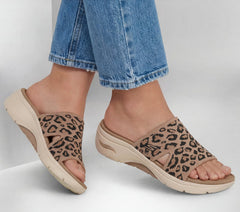 Skechers USA | GO WALK Arch Fit 2.0 Sandal - Remi
