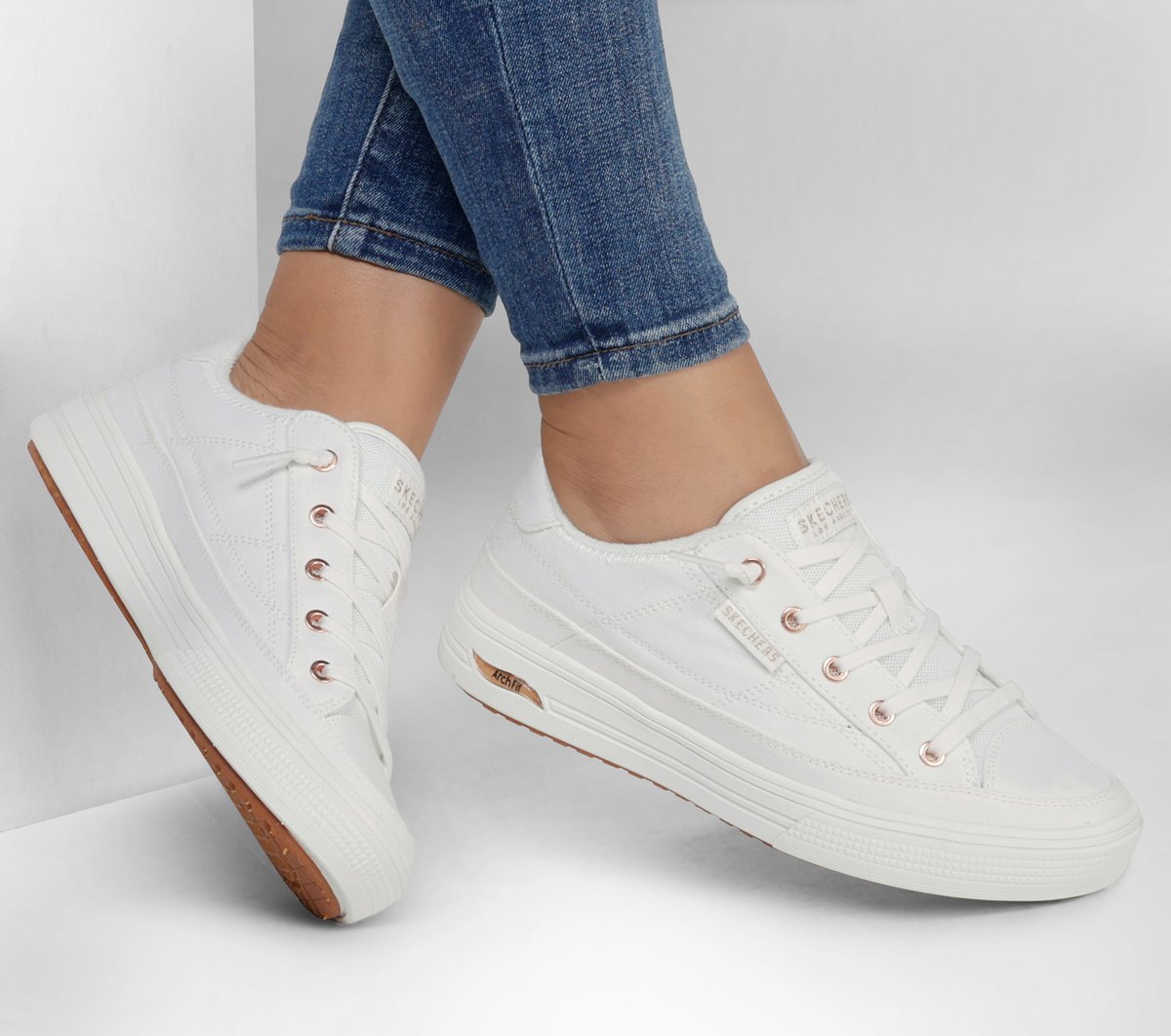 Skechers USA | Arch Fit Arcade - Meet Ya There