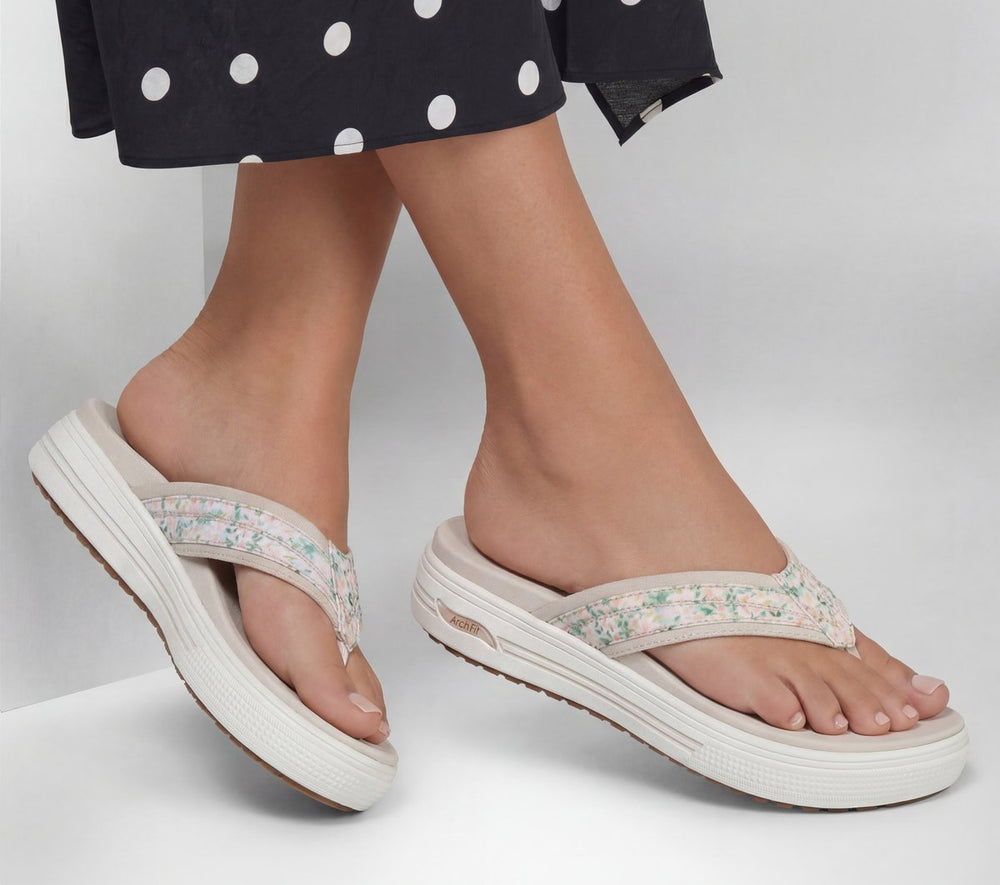 Skechers online | Arch Fit Arcade Sandal - Flora Friends