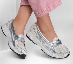 Skechers on sale | Var-City