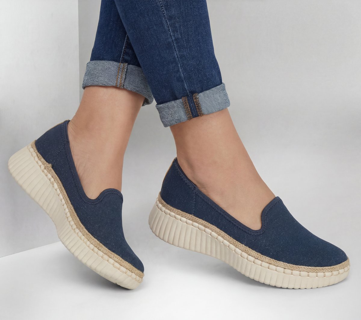 Skechers on sale | Wilshire Blvd - Be My Muse