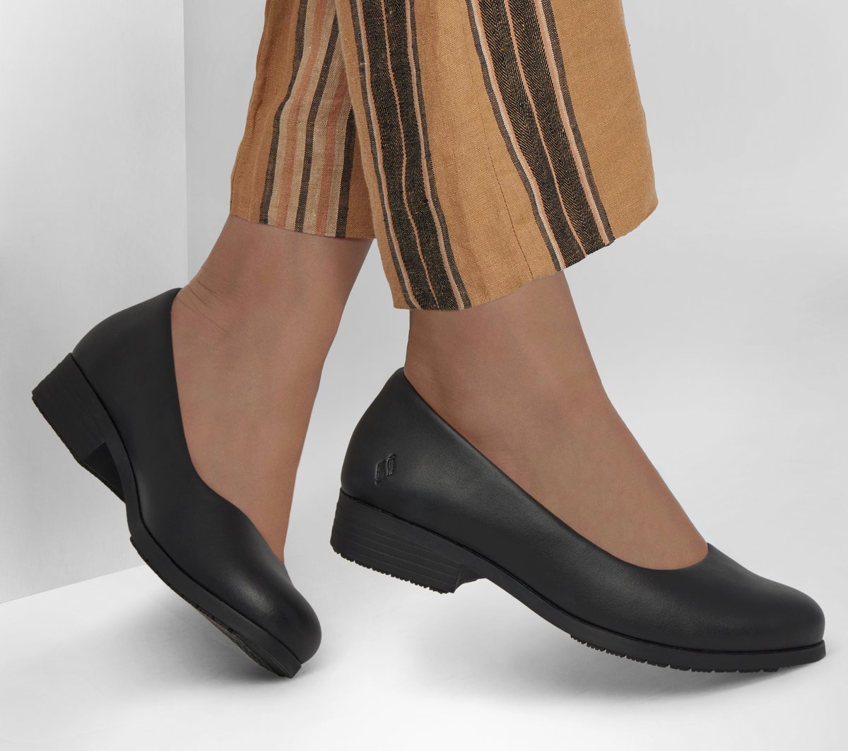 Skechers on sale | Work: Naulia